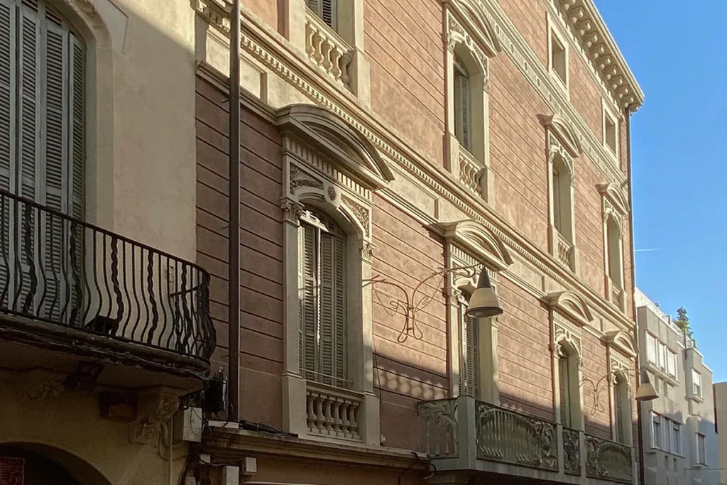 Edificio en Terrassa donde se encuentra la consulta de psicología CAiS