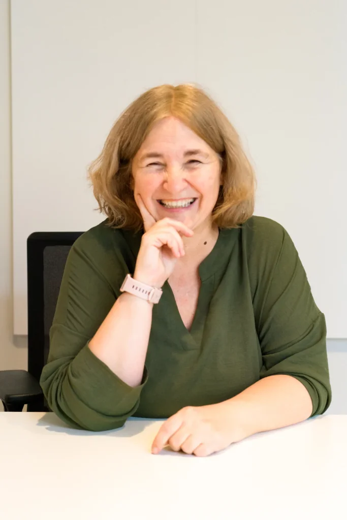 Pilar Jiménez, psicóloga y neuropsicóloga de CAiS, en su despacho
